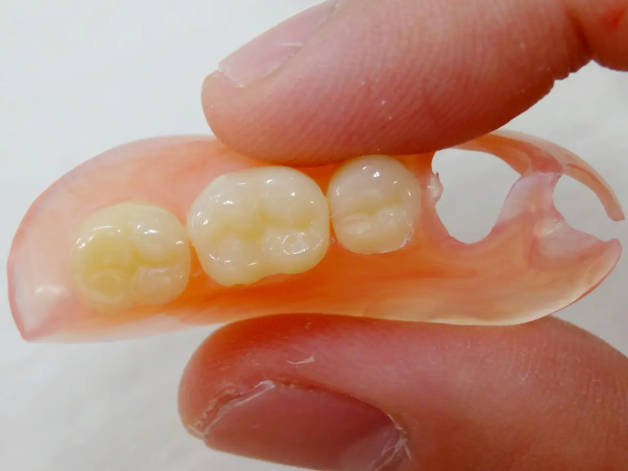 高円寺駅南口徒歩2分の歯医者、高円寺PAL歯科医院の入れ歯治療