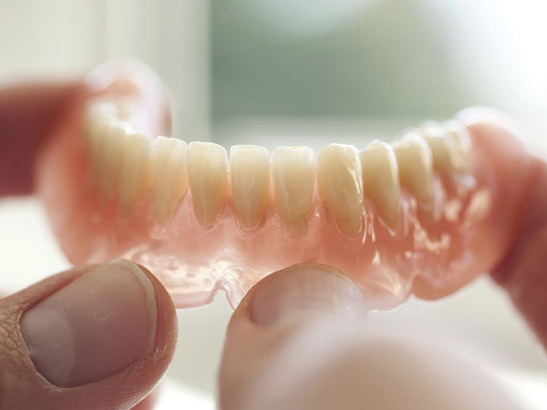 高円寺駅南口徒歩2分の歯医者、高円寺PAL歯科医院の入れ歯治療